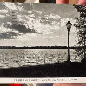 Bella cartolina fotografica reale RPPC antica di splendido tramonto, lago Marie ad Antiochia, Illinois