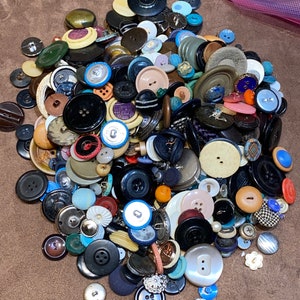 2 Pounds of Vintage Antique Buttons Metal Plastic Cloth Leather