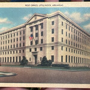 Mooie antieke linnen ansichtkaart van postkantoor in Little Rock, Arkansas