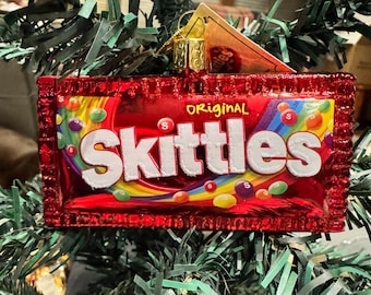 Adorno de cristal con forma de caramelo Skittles de la marca Sweet Brand New Old World Christmas.