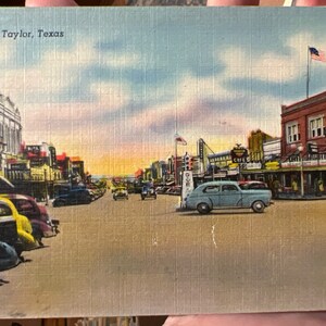 Schöne Antike Leinen Postkarte von der Main Street in Taylor, Texas