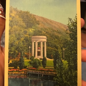 Magnifique carte postale en lin antique du monument commémoratif au Memory Park à Salt Lake City, Utah