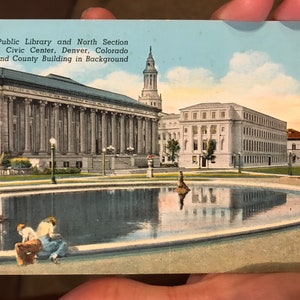 Schöne Antike Leinen Postkarte der Öffentlichen Bibliothek und Nord abschnitt des Bürgerzentrums in Denver, Colorado City und County Building
