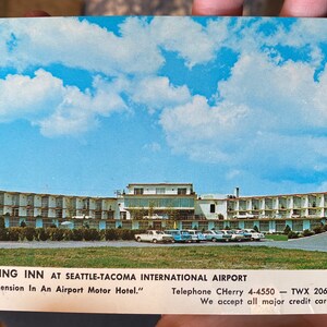 Belle rppc real photo vintage postcard of Swept Wing Inn at Seattle Tacoma International Airport Motor Hotel Sea-Tac Washington