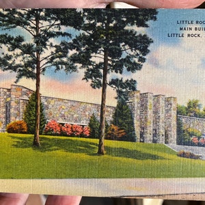 Lindo cartão postal de linho antigo do edifício principal do Zoológico de Little Rock em Little Rock, Arkansas