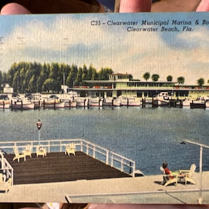 Belle carte postale en lin antique de la marina municipale de Clearwater et des glissades de bateau à Clearwater Beach, en Floride