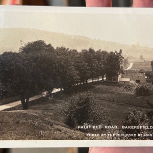 Coole RPPC Antik Echt Foto Postkarte von Fairfield Road, Bakersfield, Vermont 1929