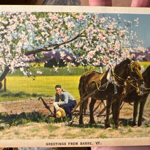 Lindo cartão postal de linho antigo “Saudações de Barre, Vermont” 1940
