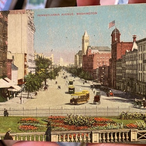 Bella cartolina fotografica RPPC colorizzata antica di Pennsylvania Avenue a Washington DC 1910