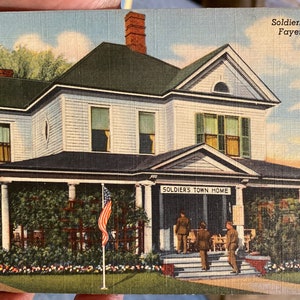 Carte postale antique de beau linge de soldats maison de ville à Fayetteville, Caroline du Nord
