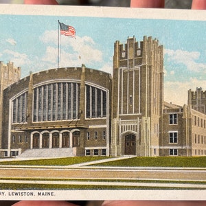 Coole Antike Postkarte von The Armory in Lewiston, Maine