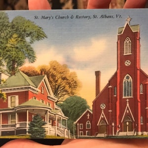 Superbe carte postale en lin antique de l’église et du presbytère St. Mary à St. Albans, Vermont