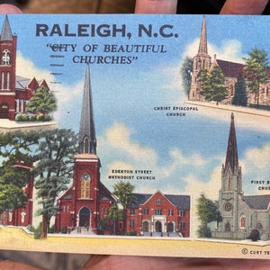 Schöne antike Leinen Postkarte von Raleigh, North Carolina Kirchen 1950er Jahre