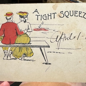 Niedliche Antike Postkarte des Paares “A Tight Squeeze” aus 1907 West Virginia Pennsylvania