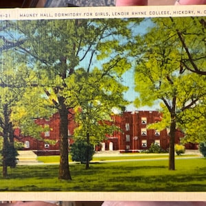 Antike Leinen Postkarte von Mauney Hall, Studentenwohnheim für Mädchen, Lendir Rhyne College in Hickory, North Carolina