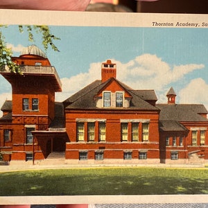 Antikes Leinen Postkarte der Thornton Academy in Sacco, Maine