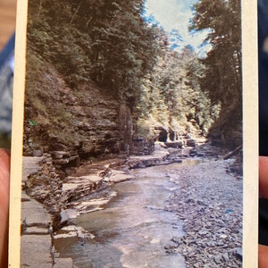 Antique RPPC Real Photo Carte postale de la gorge à l’entrée supérieure à Watkins Glen dans la région de Finger Lakes - New York