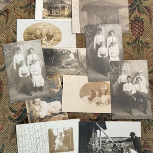 Belle collection de 10 vraies cartes postales en noir et blanc pour bébés, maisons, chiens, femmes victoriennes