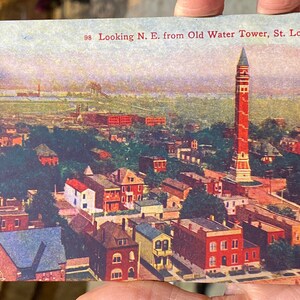Lindo cartão postal antigo olhando para nordeste da antiga torre de água em St. Louis, Missouri