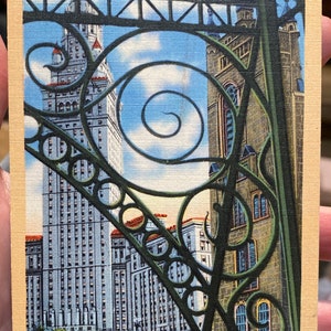 Lindo cartão postal colorido antigo com vista única, torre terminal e antiga igreja de pedra em Cleveland, Ohio