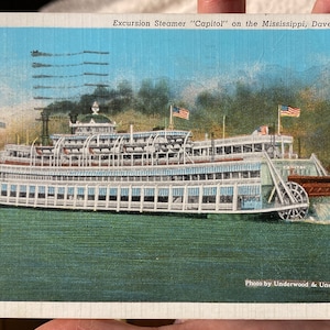 Vecchia cartolina antica colorata del piroscafo da escursione "Capitol" sul Mississippi, Davenport, Iowa 1940