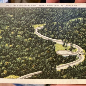 Lindo cartão-postal de linho antigo com uma volta do topo das chaminés no Parque Nacional das Grandes Montanhas Fumegantes, Tennessee