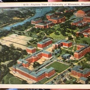 Belle carte postale en lin antique de la vue d’avion de l’Université du Minnesota à Minneapolis, Minnesota