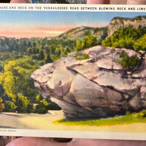 Belle carte postale en lin antique de Nose End Rock sur la yonahlossee Road entre Blowing Rock et Linville, dans l’ouest de la Caroline du Nord