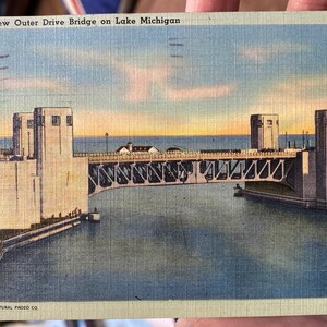 Magnifique carte postale en lin antique du nouveau pont Outer Drive de Chicago sur le lac Michigan