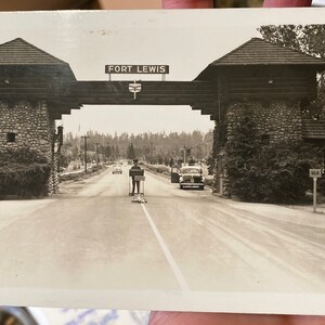 Belle carte postale ancienne avec photo réelle RPPC de Fort Lewis à Tacoma, Washington