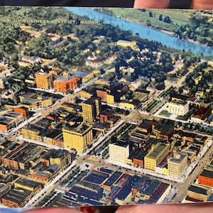 Carte postale en lin antique de l’avion Vue du quartier des affaires à Macon, Géorgie