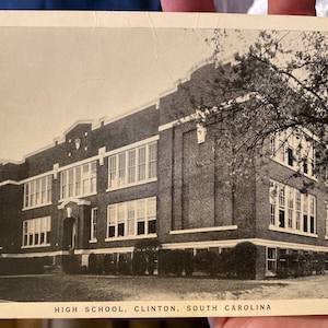 Cartão postal antigo e fodão com foto real do RPPC da Clinton High School na Carolina do Sul