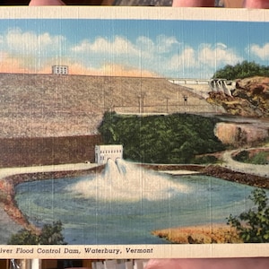 Wunderschöne antike Leinen Postkarte von Little River Flood Control Dam bei Waterbury, Vermont