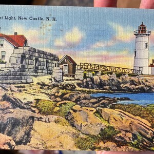 Preciosa postal de lino antiguo de Fort Point Light en New Castle, New Hampshire