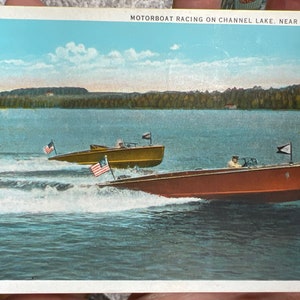 Belle course de bateaux à moteur de carte postale colorisée antique sur le lac Channel près d’Antioch, Illinois