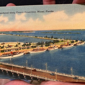Wunderschöne Antike Leinen Postkarte von Yachten ankert entlang des County Causeway in Miami, Florida