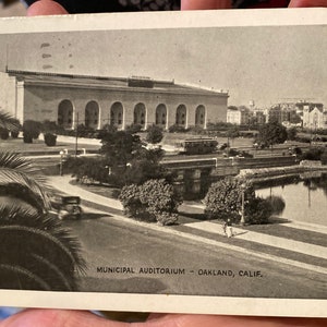 Schöne Antike RPPC Echt Foto Postkarte von Städtischen Hörsaal in Oakland, Kalifornien 1941