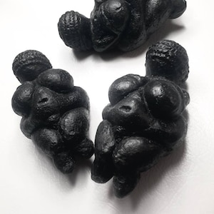 SALE Venus of Willendorf Lady, prehistoric mother goodes - 1pcs BLACK