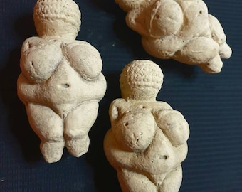 Venus of Willendorf Vienna prehistoric figure Female 30 000 BC, Wien KHM aus kunstsandstein patiniert mit naturpigmente, 11cm hoch 1pcs