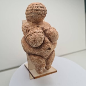 venus von willendorf, best replicas