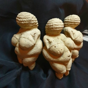 Venus Venera Willendorf replika 1 pcs made of stone