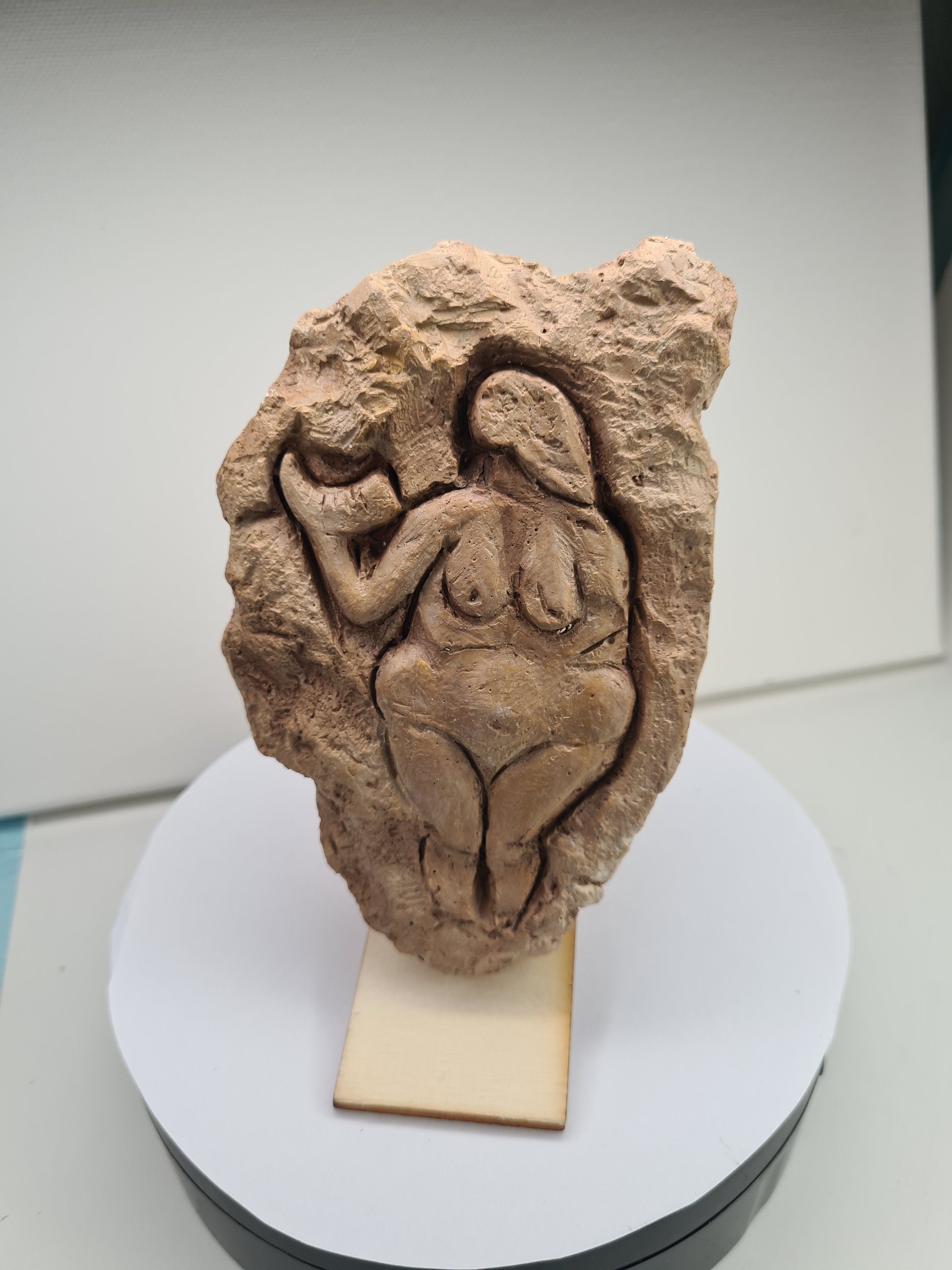 The Horn Venus, The Venus of Laussel, La Femme a la Corne