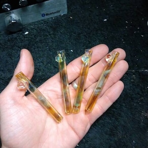 Color changing Glass one hitter (changes to blues and purples) (please read description)