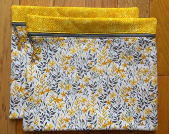 Bolsa para proyecto de punto de cruz acolchada con flores de enredadera amarilla