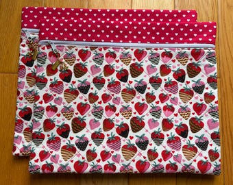 Bolsa acolchada para proyecto de punto de cruz con fresas y chocolate de ensueño