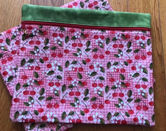 Bolsa para proyecto de punto de cruz acolchada con cerezas