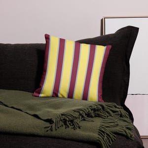 Retro Striped Throw Pillow – Pillowcase only Colorful Aesthetic Cushion for Home & Living 70s Inspired Retro Home Decor Accent Pillow Case
