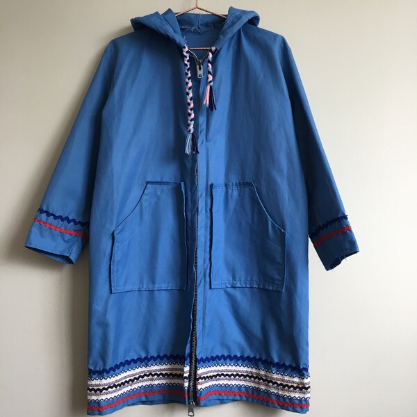 Handmade Inuit anorak in light blue • Vintage • Hooded Jacket • Raincoat • Fall • Lightweight • Cute • Zip Up • Pockets •