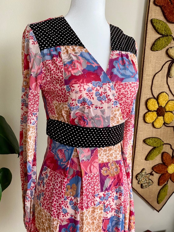 1970s Petite Patchwork Print Long Sleeve Mini Dre… - image 5