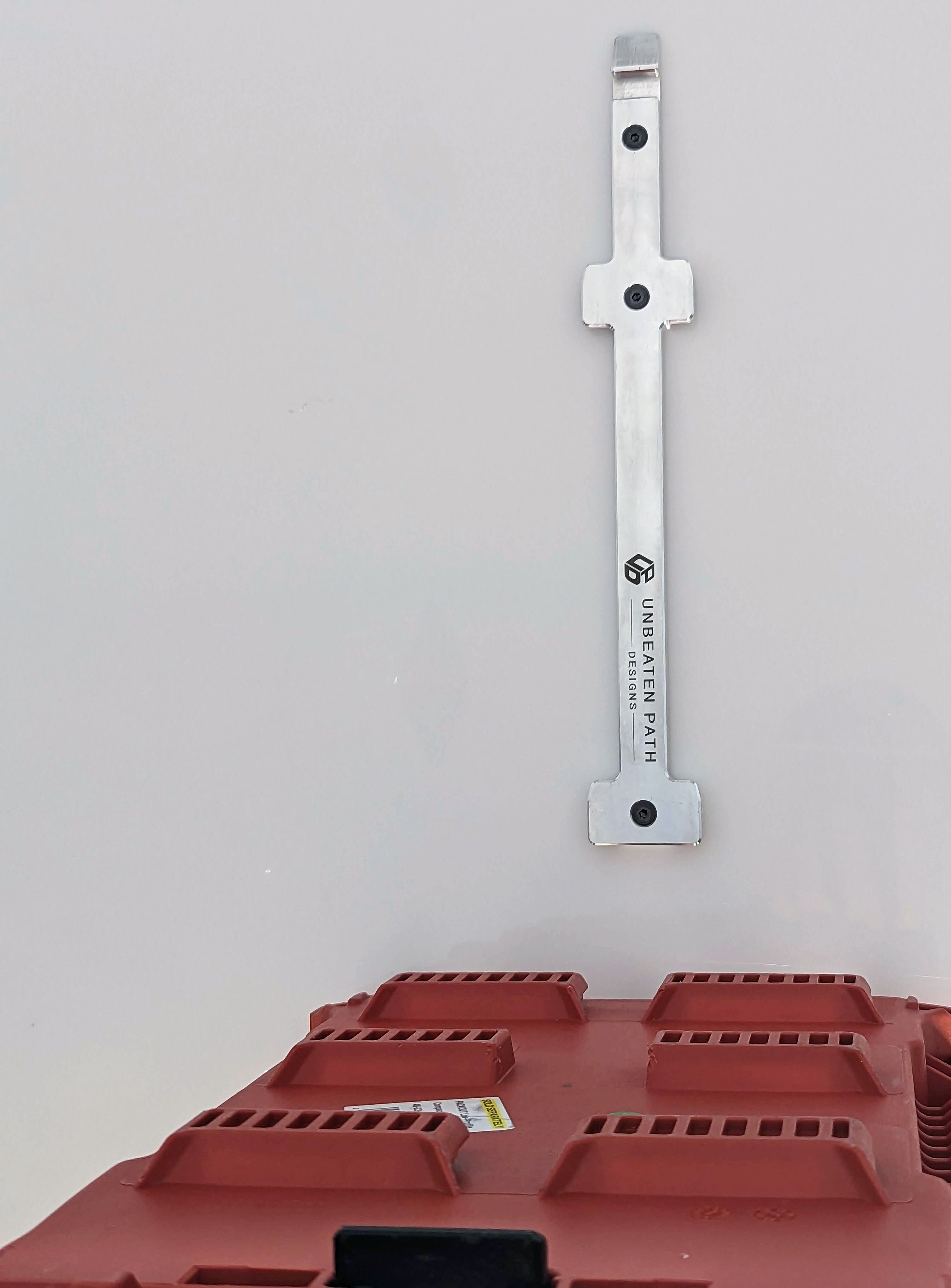 UNBEATEN Milwaukee PACKOUT マウント Milwaukee Packout Locking Wall Mount by Unbeaten Path Designs